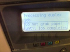 Clever usability message to prevent users from grabbing paper mid.job when duplex printing on HP 4700