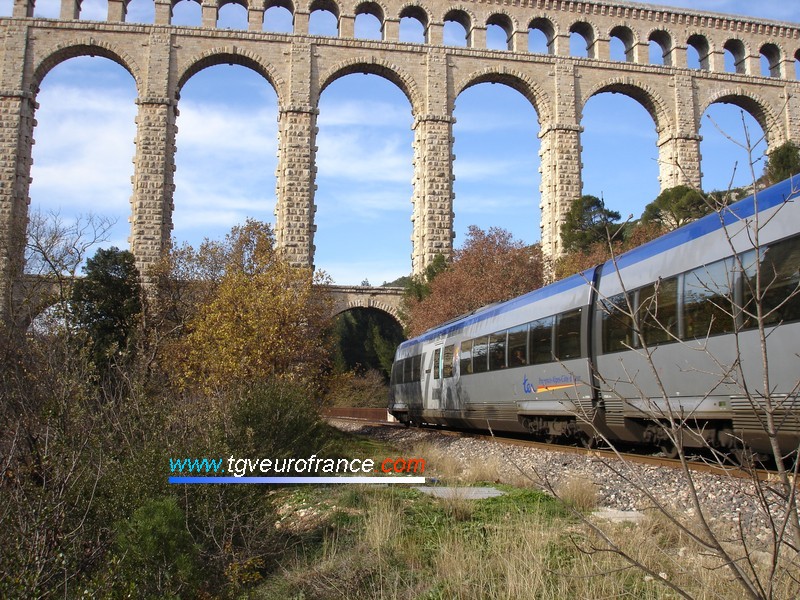 A French XTER railcar owned by the Provence-Alpes-Côte d'Azur Region under the Roquefavour aqueduct (Bouches-du-Rhône)