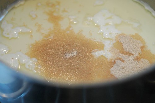 Фото рецепт низкокалорийных рулетиков с корицей в кофейном соусе