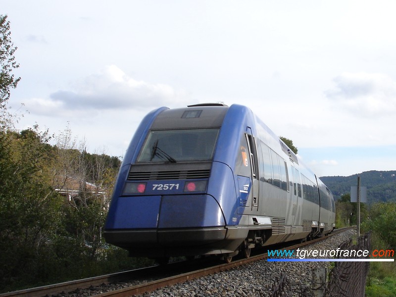 An X 72500 Diesel SNCF railcar made by Alstom Transport leaving the Aix-en-Provence station towards Marseilles