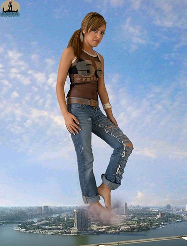 Photos tagged with giantess