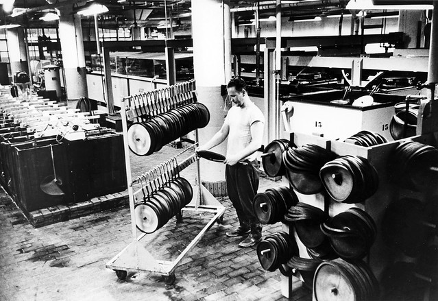 record_manufacturing_1954_05