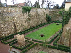 Eltvill Castle Courtyard