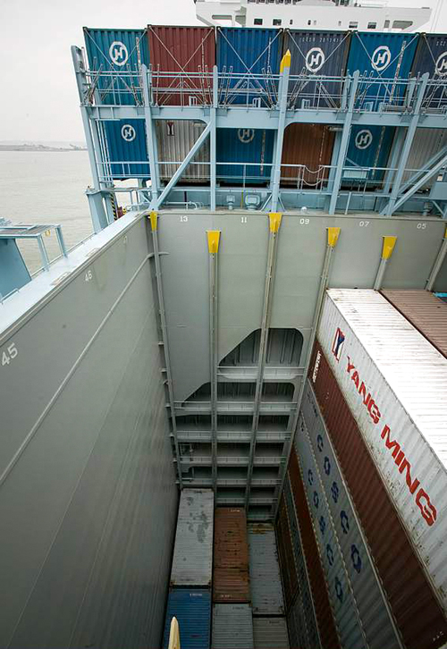404227339 16393ef9f2 o Inside the Largest Crane and Container Ships 