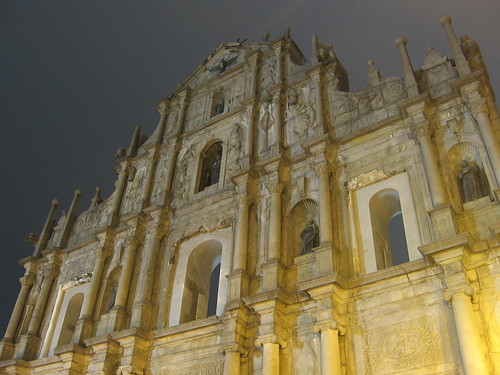 La façade de l'église Saint-Paul