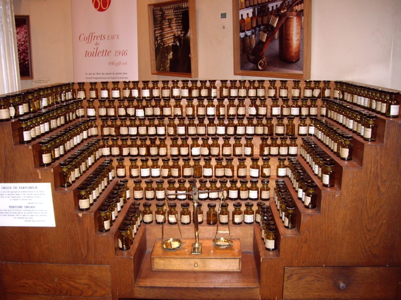 Perfume Organ Fragonard Museum.JPG