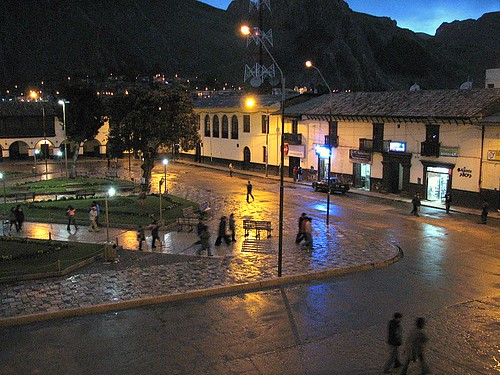 Plaza de Armas de Huancavelica, de noche 2