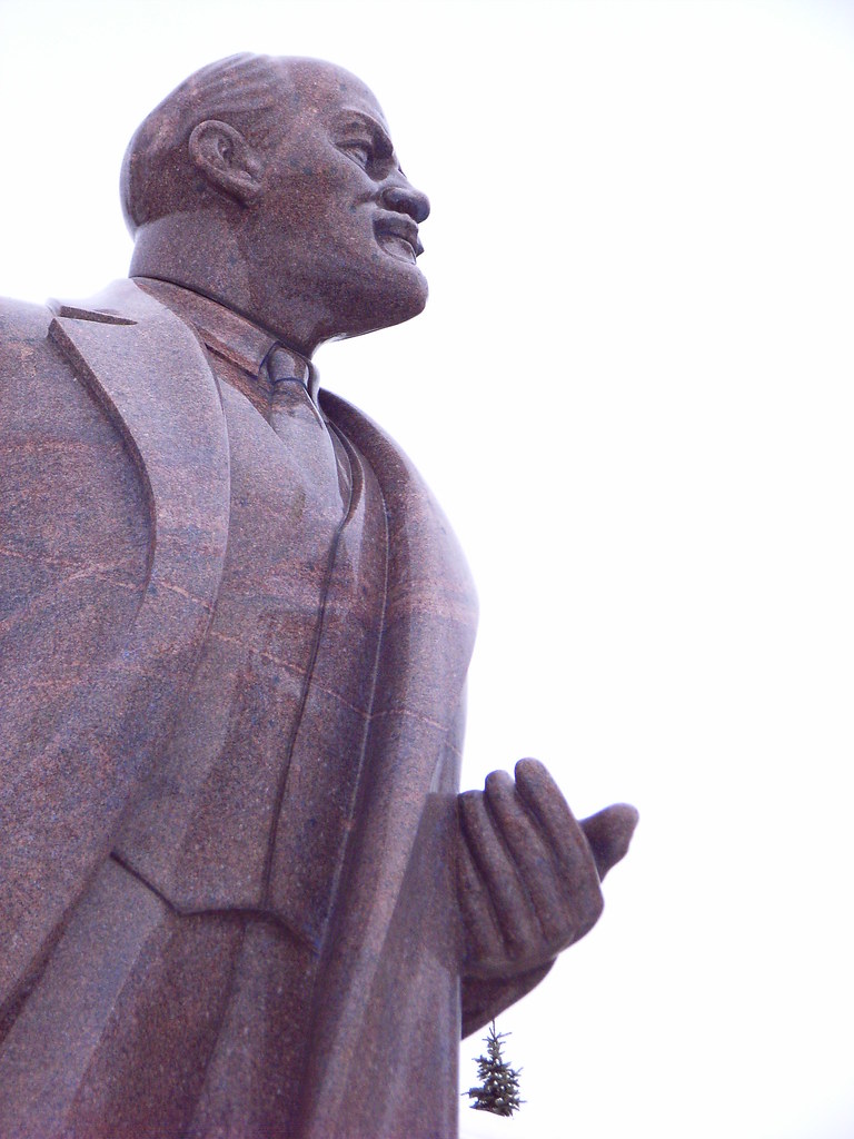 : Lenin statue