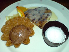 various deserts (Chocolate Mousse / Cloutty Dumpling / Ice Cream)