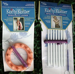 Knifty Knitter Straw and Flower Loom