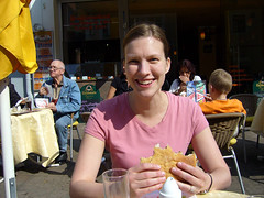 Sarah eating a doenner in Speyer