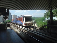 06.Ampang Line的列車要進站了