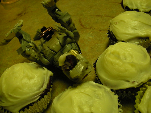 Me Grimlock love cuppycakes!