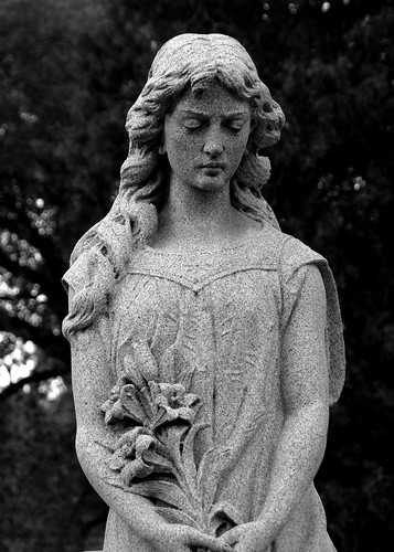 Cemetery statue 3
