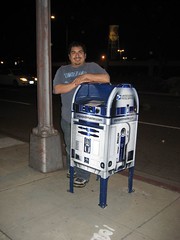 James and R2-D2 pose in front of Warner Brothers. (04/01/07)