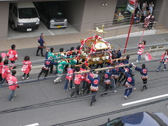 How to carry a mikoshi