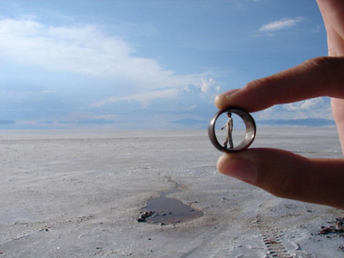 Salar de Uyuni persona dentro anillo