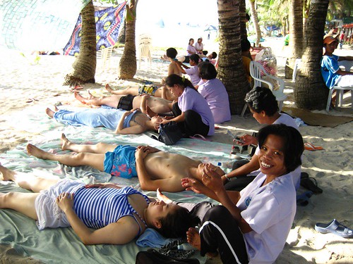 boracay rural seaside beach massage masseuse  Pinoy Filipino Pilipino Buhay  people pictures photos life Philippinen  