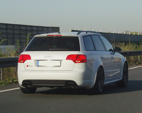 Audi RS4 B7 Avant Nach einer dreij hrigen Abstinenz des RS4 stellte Audi
