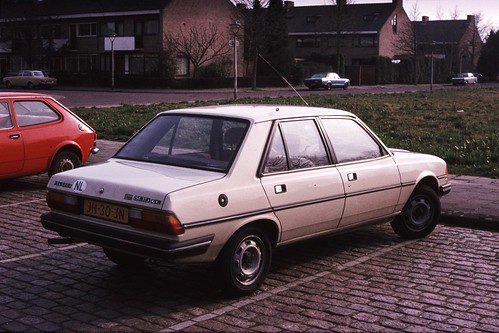 our 1983 peugeot 305 back by jan 1968