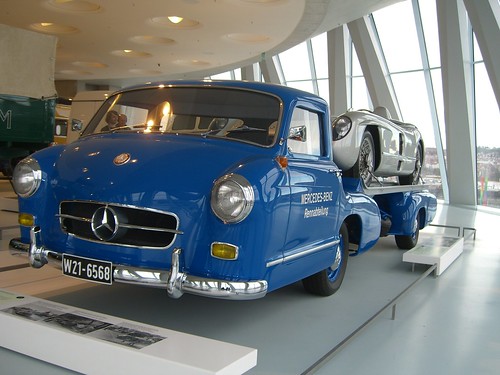 Mercedes-Benz-Museum 10 (by karsten_schmelzle)
