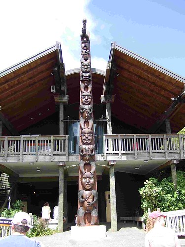 Maori Totem Pole by robdickson.