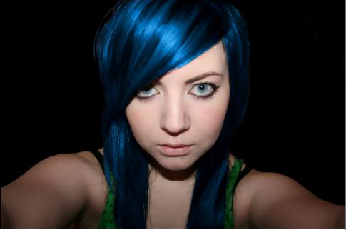 Emo blue hairstyle for emo girls