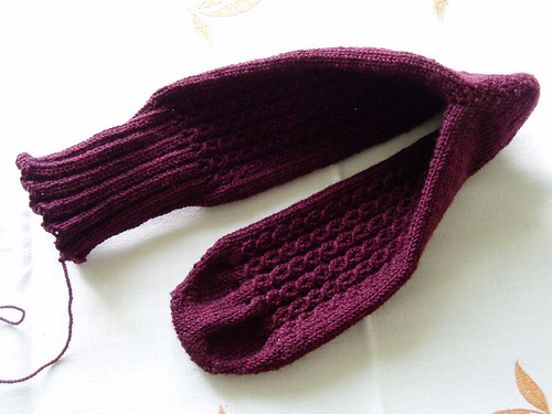 yarn over cable sock alku