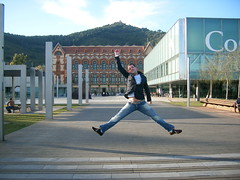 Yo saltando en Museo de las Ciencias - Barcelona - España