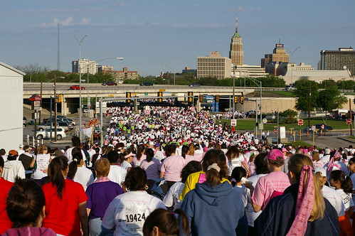 Thousands Race for the Cure
