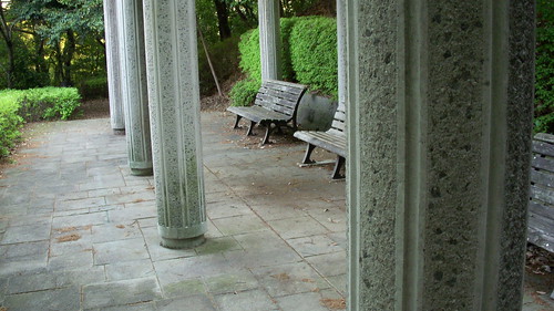 pillars and benches (16:9)