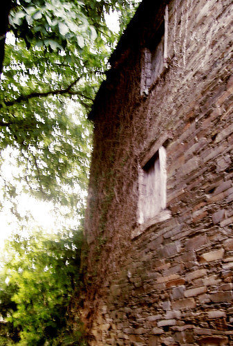 Casa miedito / Scary old stone house by Gordon_Cole