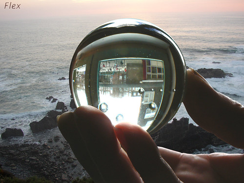 seeing the future (in a glazen ball) par Flexart