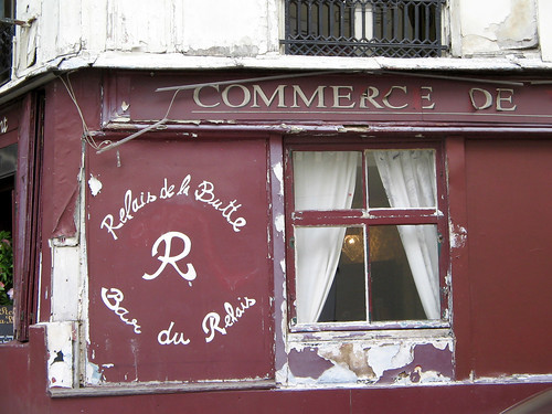 Side of restaurant in Montmartre