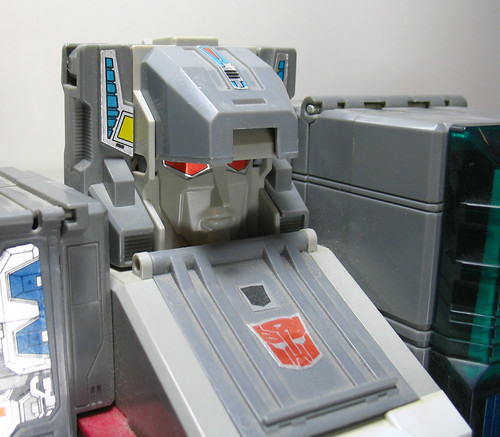 G1 Fortress Maximus, Cerebros, and Spike