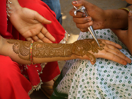 The art of applying henna (or heena, as it's commonly spelled in India) for 