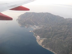 The plane flew right over Catalina as I returned home. (03/13/07)
