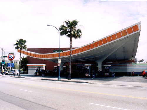 Endangered Luckman Pereira 76 Station in Beverly Hills