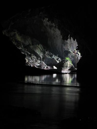 À la sortie de la grotte