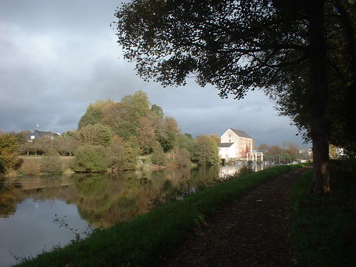Tranquil stretch of the Nantes/Brest canal