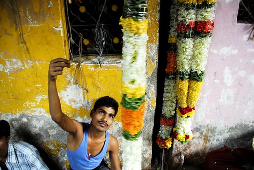 Petals, Toil and Business at Dadar’s Phulgalli [PHOTO6] - Maker of Garlands