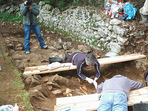 Los trabajos de exhumación fueron seguidos por muchos medios de comunicación