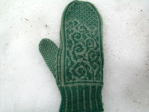 back of my first anemoi mitten