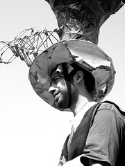 Ricardo and the oil well hat