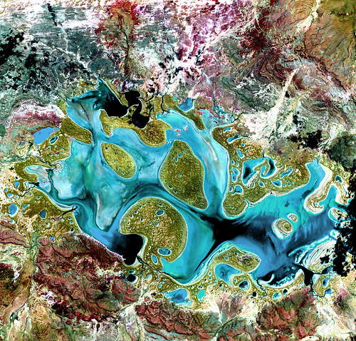 False-Color Composite of Lake Carnegie, Australia 1999 by Landsat 7 (NASA/USGS)