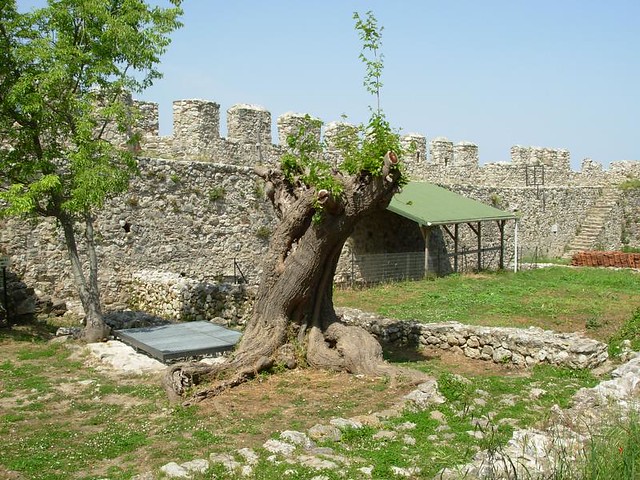 area interna do castelo platamon