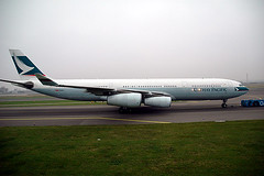 Cathay Pacific A340-300 B-HXH
