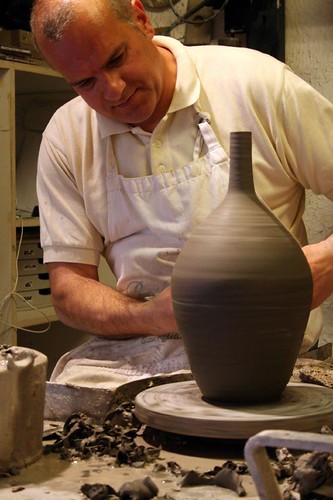 Ceramicist at work, Ceramicista Artistica Balcuddi