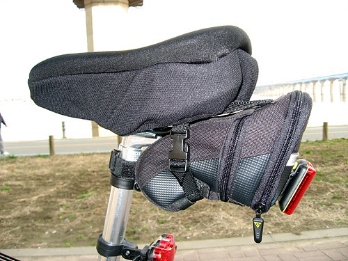 자전거안장과 가방