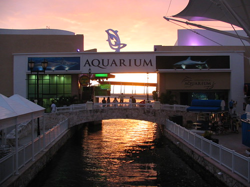 Sunset at La Isla -mall